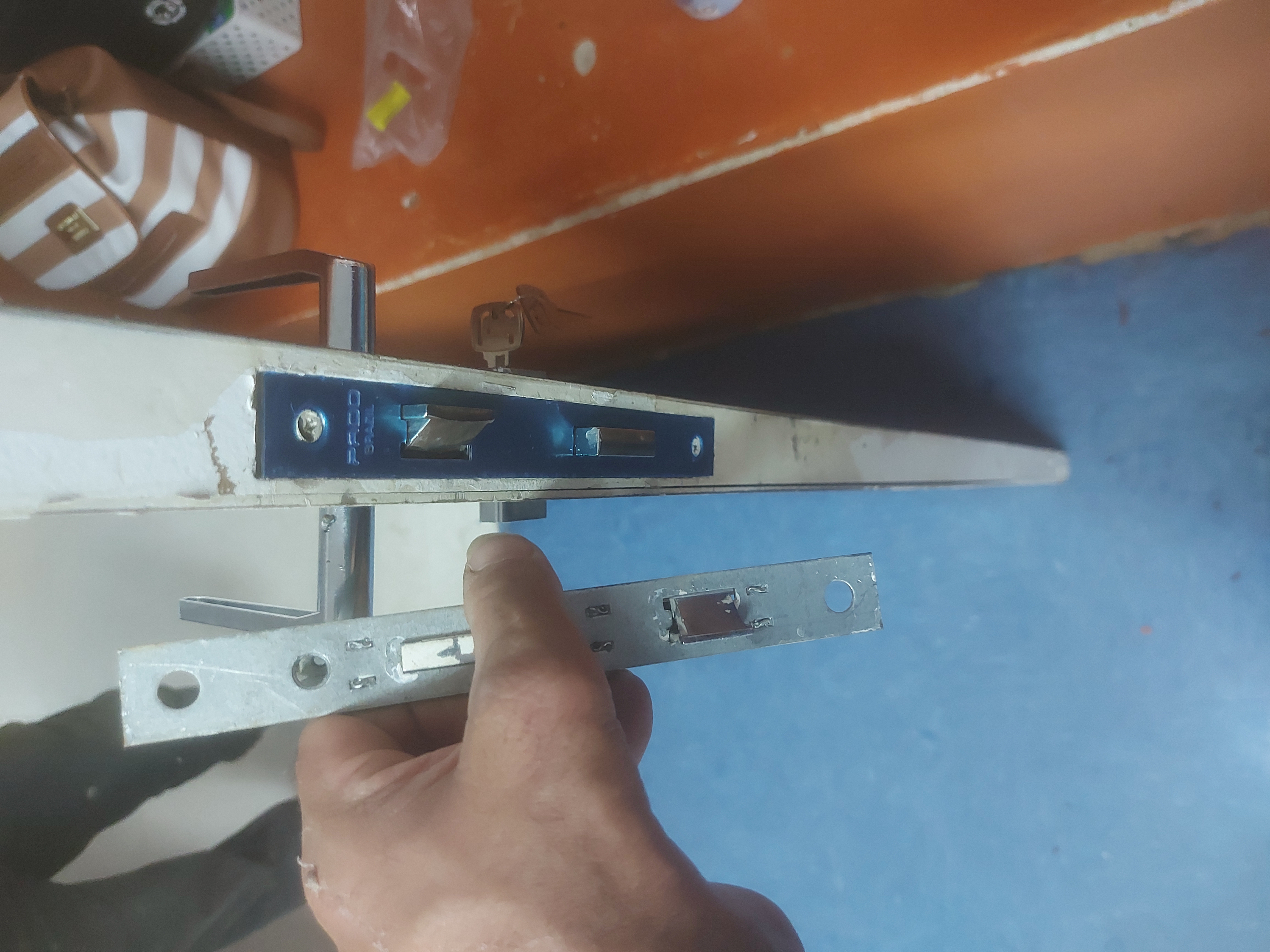 Troca de fechadura e/ajustes em portas